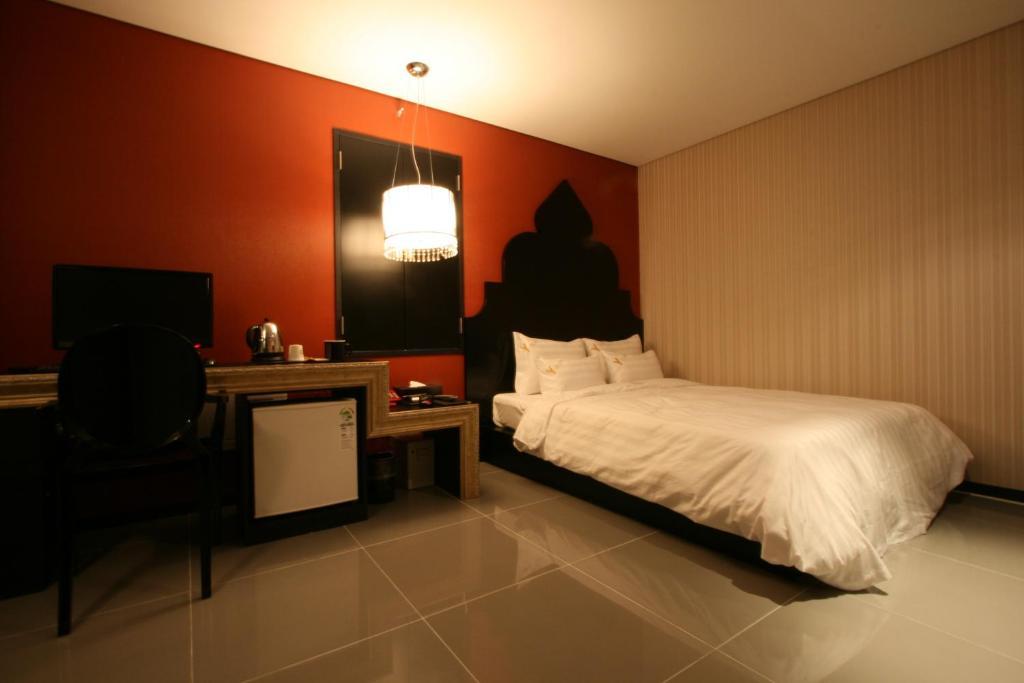 Shinchon Y Hotel Seoul Room photo