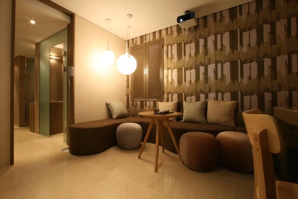 Shinchon Y Hotel Seoul Exterior photo