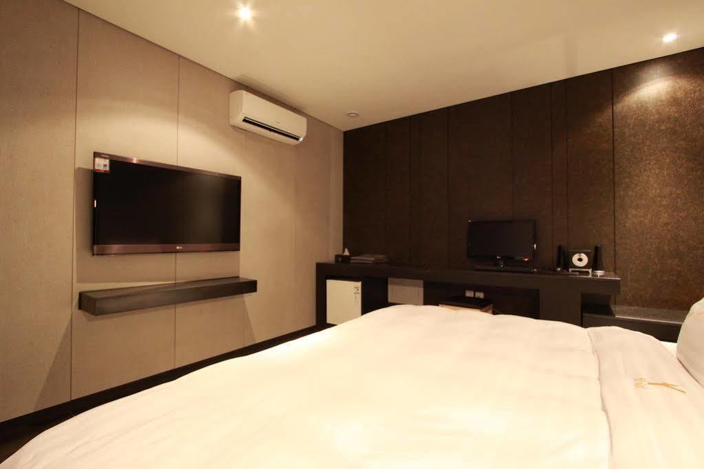 Shinchon Y Hotel Seoul Exterior photo