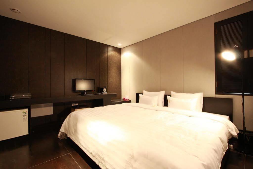 Shinchon Y Hotel Seoul Exterior photo